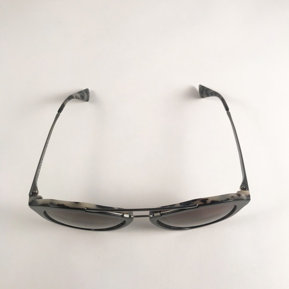 Prada Sunglasses with small scratch - Picture 3 of 8